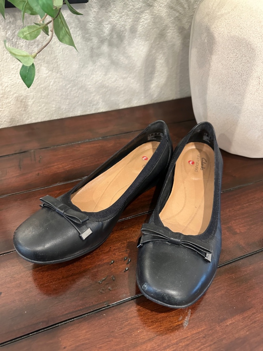 Clarks Black Bow-Trim Leather Ballet Flats